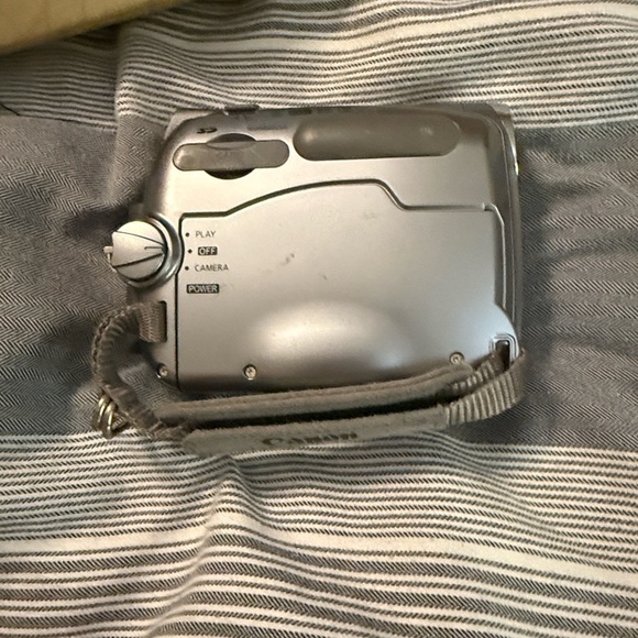 Canon Silver Digital Camcorder with 25x Optical Zoom - Picture 8 of 14